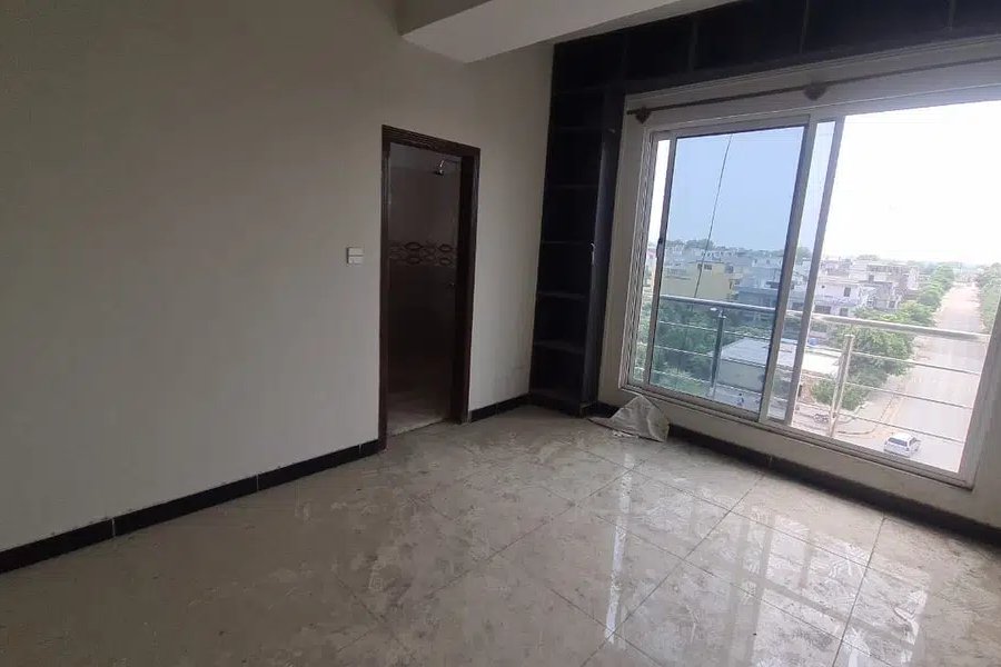 اپنے خوابوں کا فلیٹ دریافت کریں۔