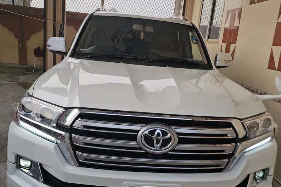 ٹویوٹا لینڈکروزر V8 کنورٹڈ/اپ لفٹ