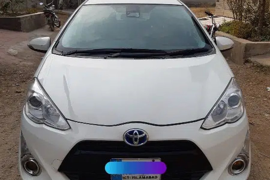 ٹویوٹا ایکوا ایس 2016/20 سفید اسلام آباد