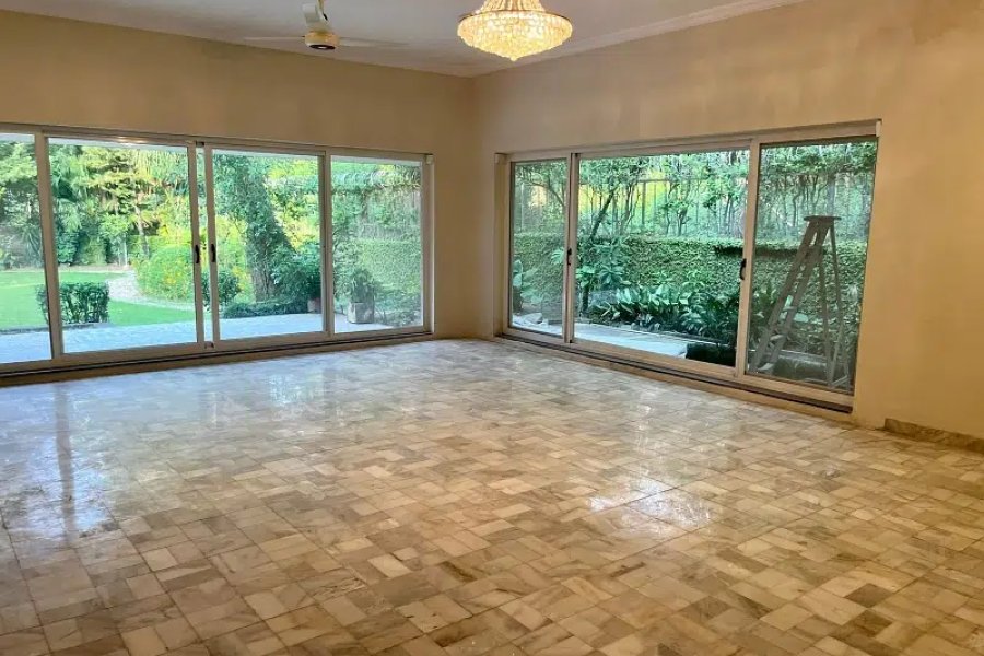 F-6 F-6 میں 2000 مربع گز کا مکان کرایہ پر