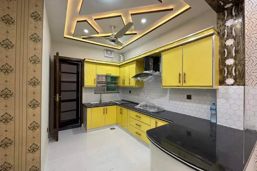 ڈی ٹائپ 900 اسکوائر فٹ فلیٹ G11 میں پرائم لوکیشن برائے فروخت کے لیے دستیاب ہے۔