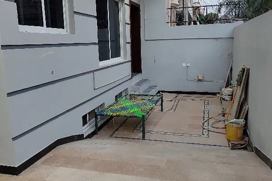 G-11 بالکل نیا 30 - 60 ٹرپل اسٹوری ٹائل فلورنگ نزد مرکز