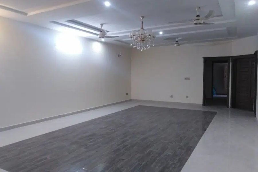 Spacious 3200 Square Feet Upper Portion Available For Rent In I-8/3