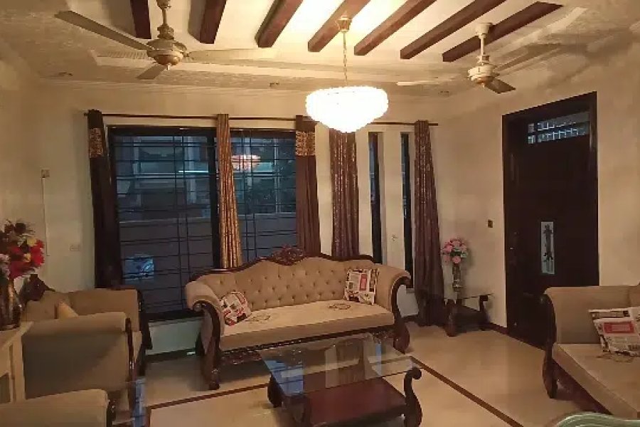 I-8 میں ایک خوبصورت 6 بیڈ فل ہاؤس کرایہ پر دستیاب ہے۔