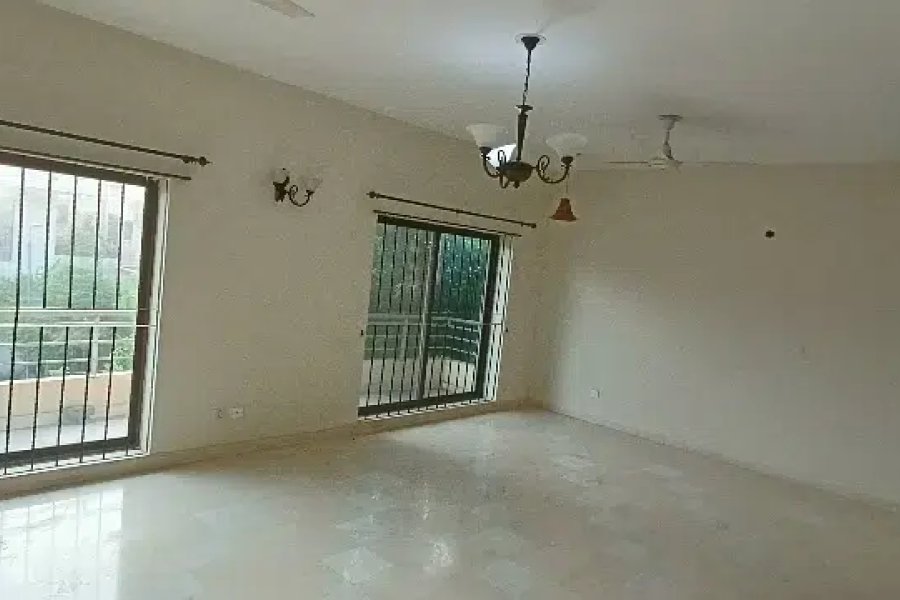 I-8 میں ایک خوبصورت 600sqy بالائی پورشن کرایہ پر دستیاب ہے