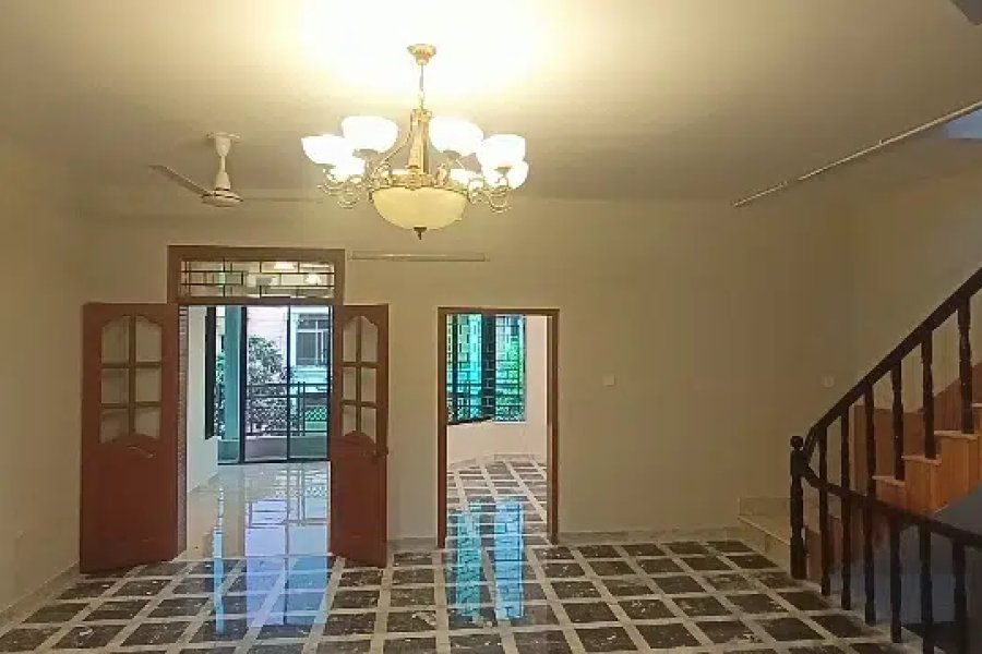 I-8 میں ایک خوبصورت اوپری حصہ کرایہ پر دستیاب ہے۔