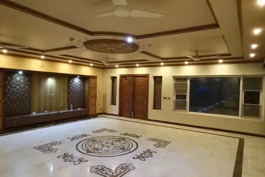 ایک خوبصورت گراؤنڈ پورشن I-8 کرایہ پر دستیاب ہے۔