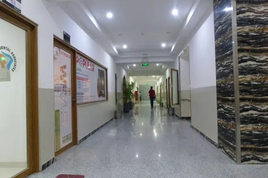 I-8 مرکز اسلام آباد کے پرائم لوکیشن پر 2700 مربع فٹ 5ویں منزل کا بالکل نیا بلڈنگ آفس برائے فروخت