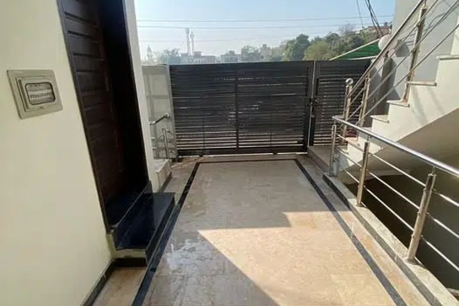 I-8, Corner 12 Marla 06 beds for Sale