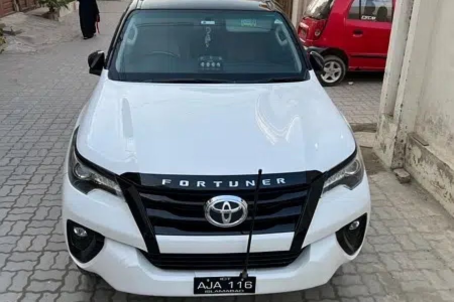 Tayota fortuner sigma 2018Fortuner (Automatic)
