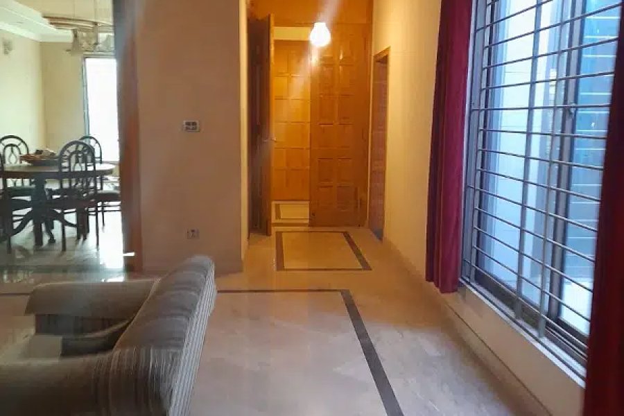 میٹرو اسٹیشن کے قریب پارک کے قریب I-8.40x80 اوپری حصہ مزید اختیارات دستیاب ہیں