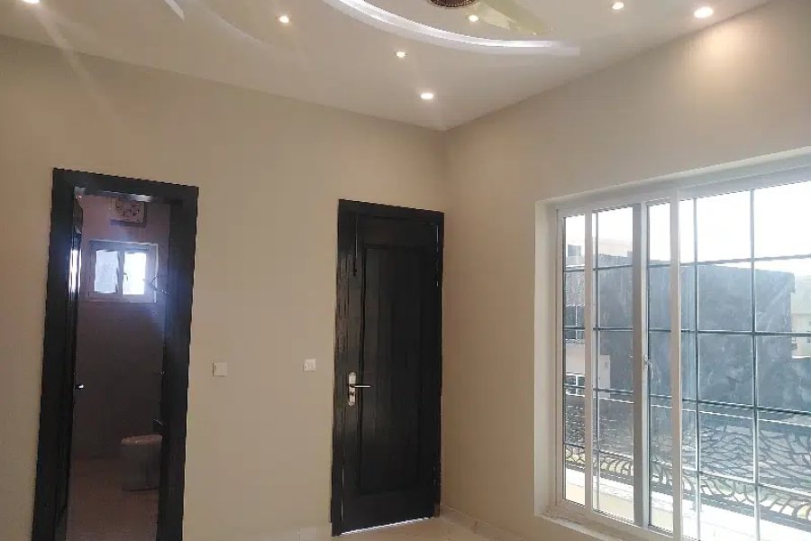 I-8/2 اسلام آباد میں 3200 مربع فٹ زیریں پورشن کرایہ پر صرف روپے میں۔ 165000