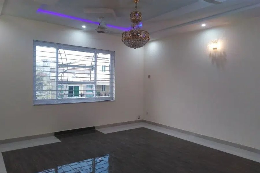 2800 Square Feet Upper Portion In I-8/4 Is Available For Rent