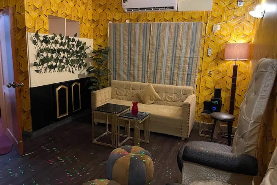 Sound Proof Daily Basis one bed room plus tv lounge