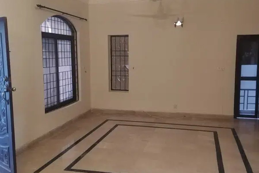 F-11 فل ہاؤس کرایہ پر دستیاب ہے۔