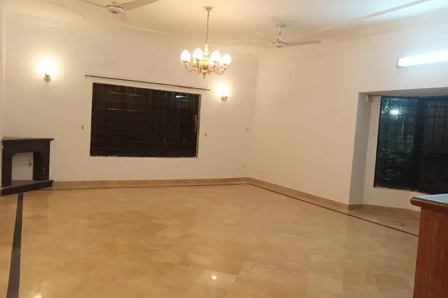 بالائی پورشن F-11 666 مربع گز 4 بستر 4 غسل کرایہ پر