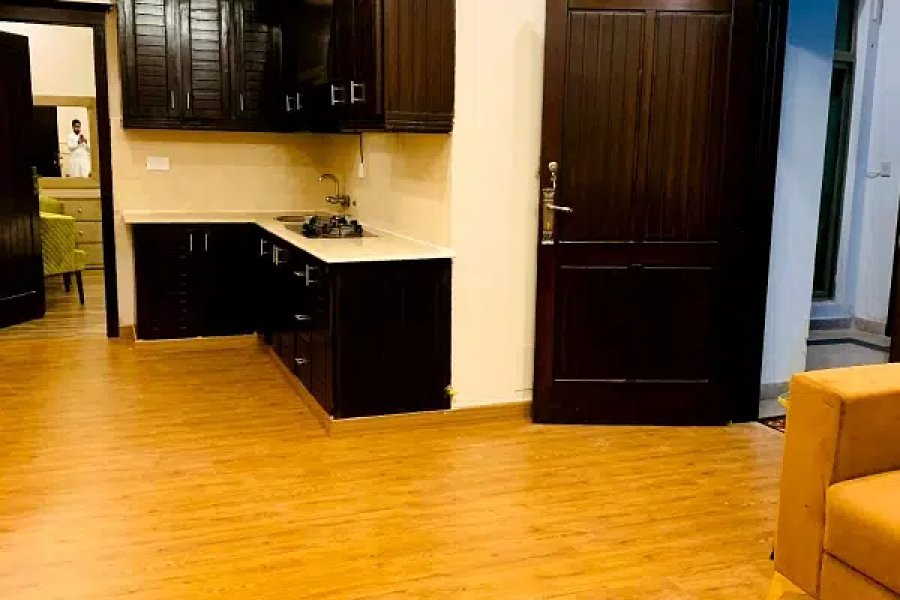 بالکل نیا مکمل طور پر تزئین و آرائش شدہ فرنشڈ اپارٹمنٹ برائے فروخت F11 اسلام آباد