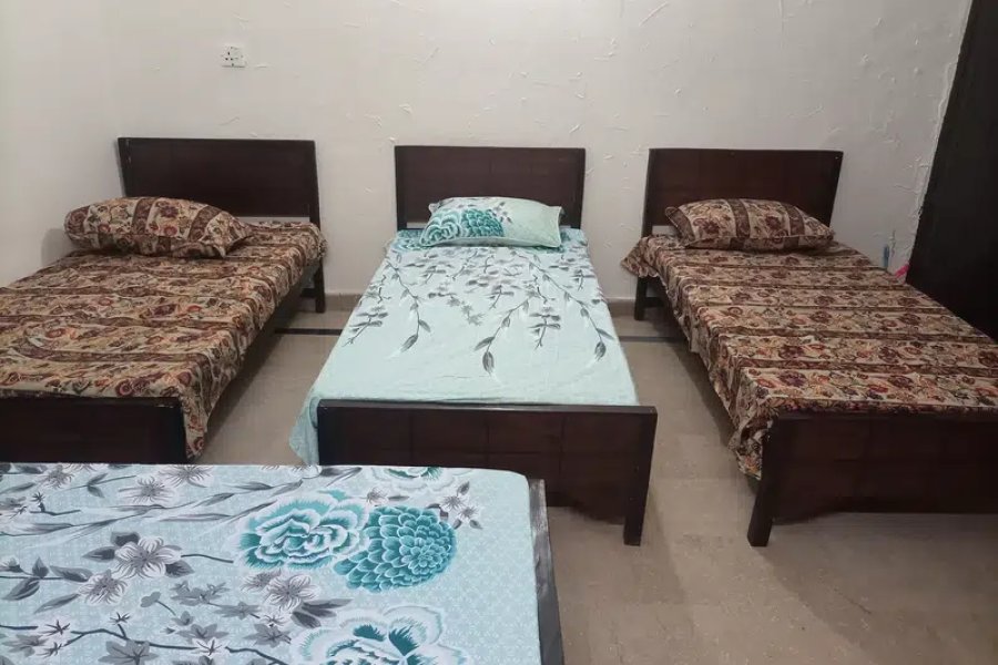 نیو بوائز ہاسٹل G-8 میں سیٹیں دستیاب ہیں۔