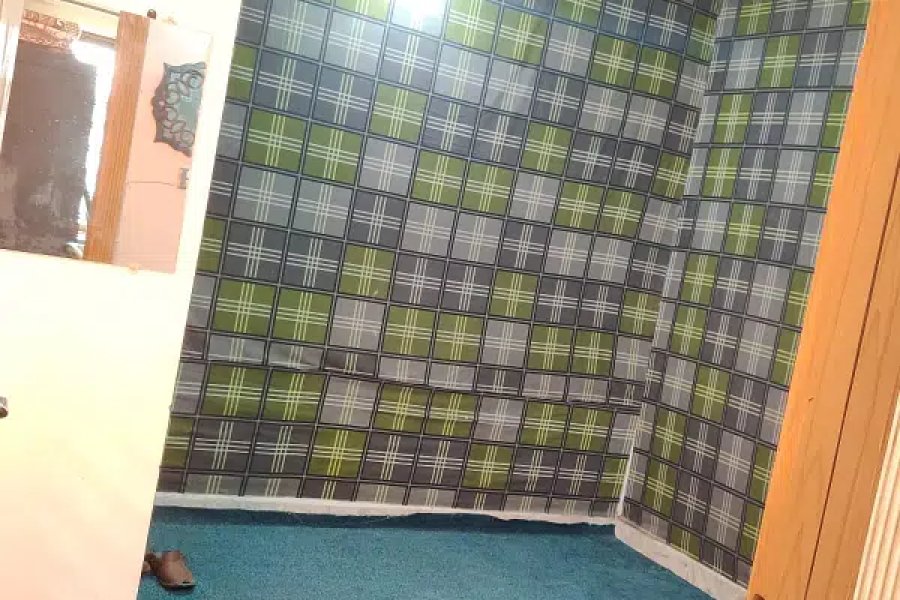 فرنش ممپٹی G10/1 میں صرف اکیلی عورت یا مرد کے لیے کرایہ پر دستیاب ہے۔