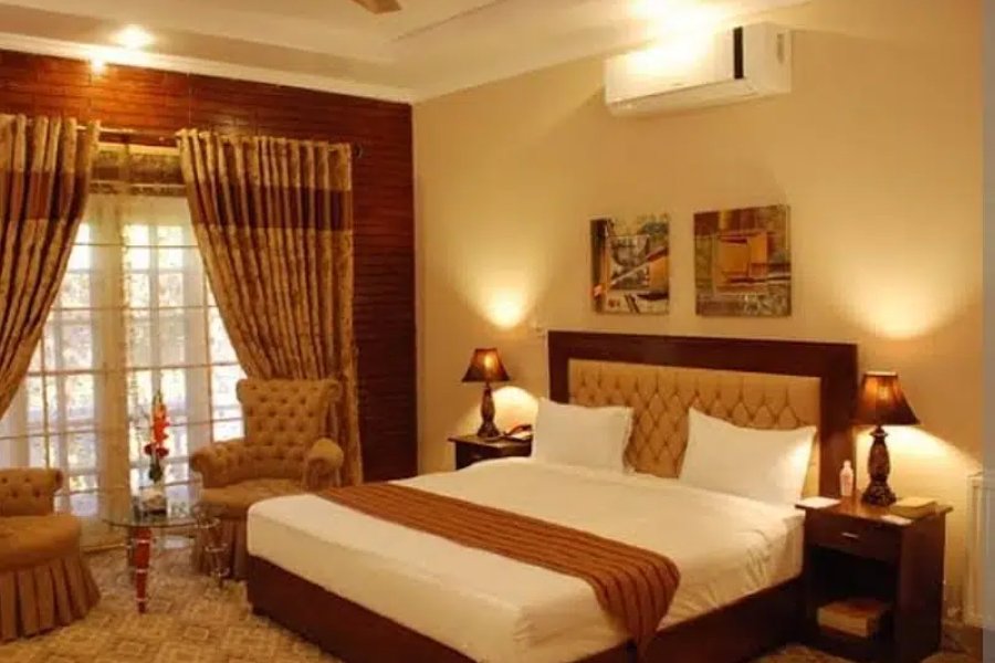 G-8 مرکز میں روزانہ کی بنیاد پر کمرہ کرایہ پر