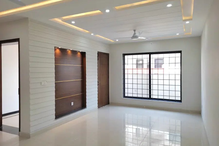 ایک بالکل نیا مکان کرایہ پر دستیاب ہے - D-12