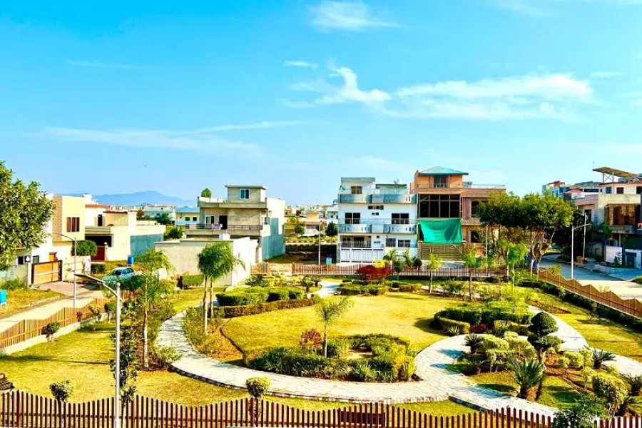 8 MARLA PLOT URGENT FOR SALE F-17 ISLAMABAD PLOT NO 539 STREET 53 ALL FACILITY AVAILABLE