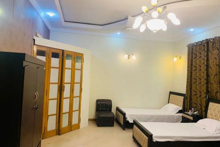 رائل اسلام آباد بوائز ہاسٹل (ملٹی برانچز) E-11/3