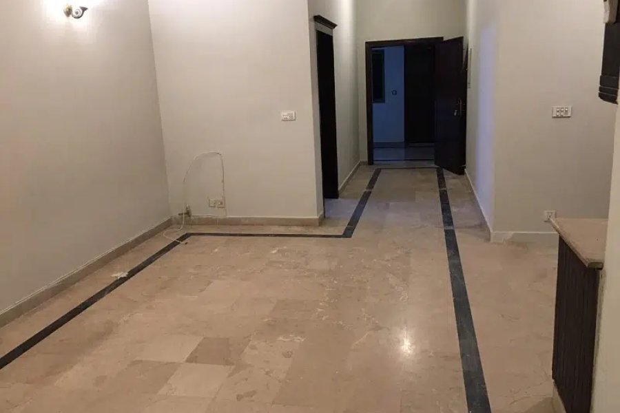 F-11 مرکز خوبصورت لگژری 2 بیڈ 2 باتھ ٹی وی لاؤنج کچن اپارٹمنٹ برائے فروخت