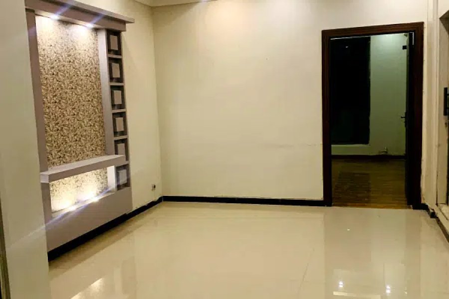 F-11 مرکز لگژری 2 بیڈ 2 باتھ ٹی وی لاؤنج کچن کار پارکنگ 2 بیڈ روم اپارٹمنٹ برائے فروخت