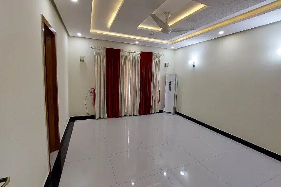 8 مرلہ فلیٹ بلڈنگ برائے فروخت