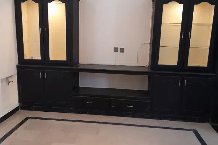 E-11 بالائی پورشن- 10 مرلہ