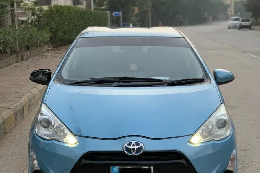 Toyota Aqua 16 model perfect condition Bahria Town Phase 7, Rawalpindi