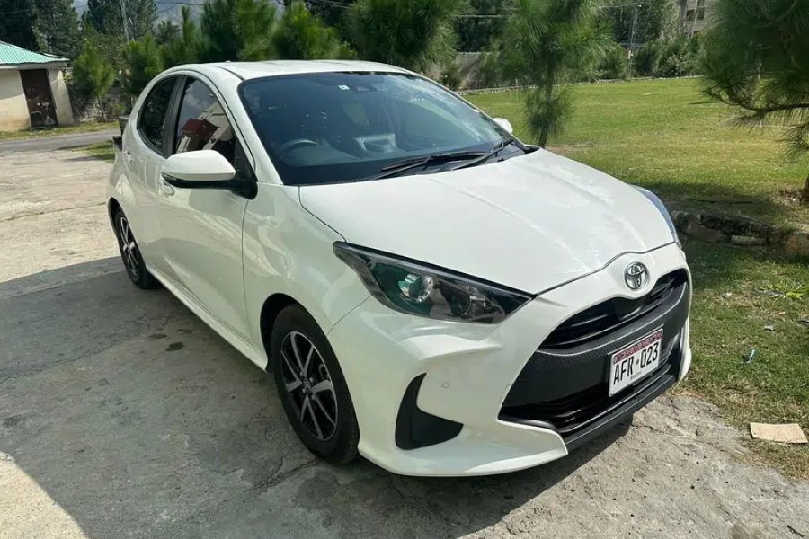 ٹویوٹا یارِس ہیچ بیک 1000cc 2023 ایئرپورٹ ریذیڈنسیا، اسلام آباد