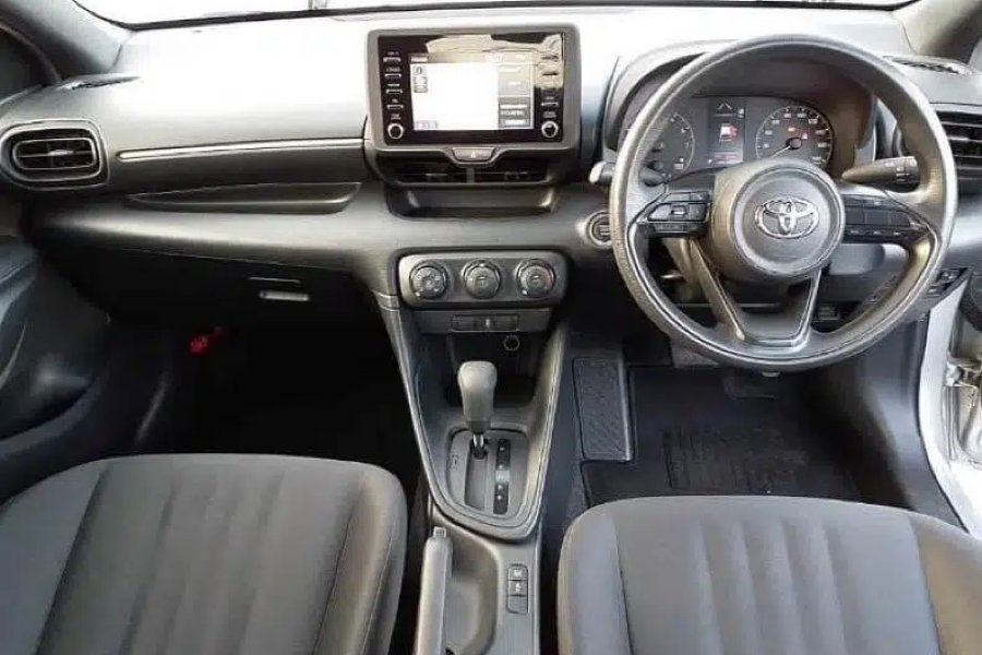 ٹویوٹا یارس 2020 ماڈل 4 گریڈ امپورٹ دسمبر 2023 وٹز 2020 جوہر ٹاؤن فیز 1، لاہور