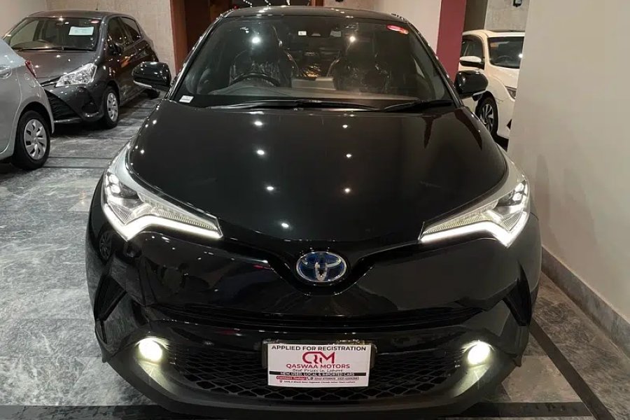 TOYOTA CHR 2017 G LED 3.5 Grade C-HR 2017 CH-R 2017 CHR 2018 Johar Town Phase 1, Lahore