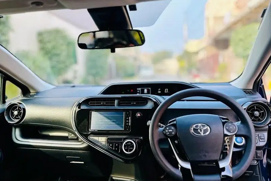 Toyota Aqua 20/24 2/4-L Road, Okara