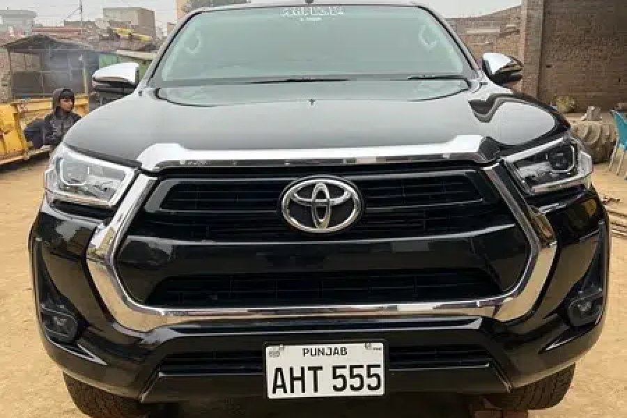 Toyota Hilux Revo V Full Option B2B جنینیو گوجرانوالہ بائی پاس، گوجرانوالہ
