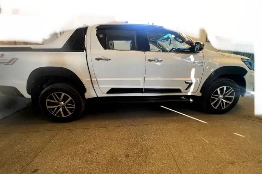 ٹویوٹا ہلکس ریوو وی ڈیزل چن دا قلعہ، گوجرانوالہ