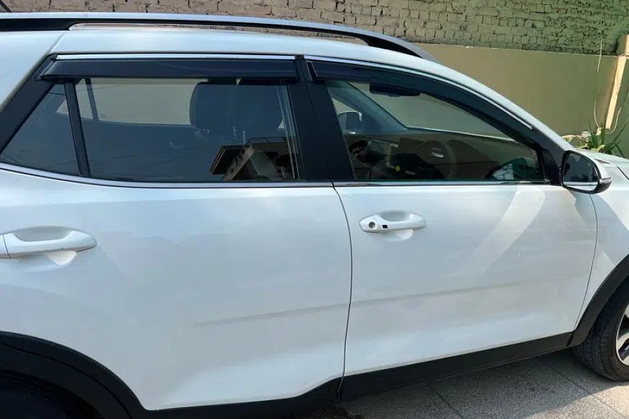 KIA Stonic Marghzar Officers Colony, Lahore