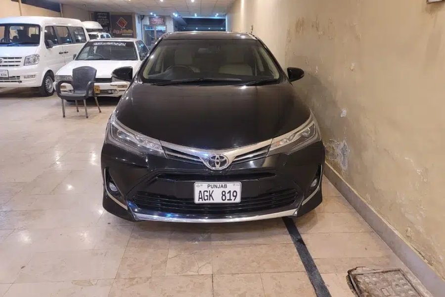 Corolla Grande X black Model 2021 Chungi No 9, Multan