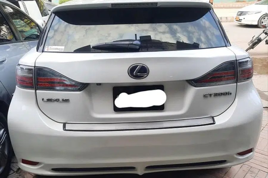 lexus CT200h Khudadad Colony, Karachi