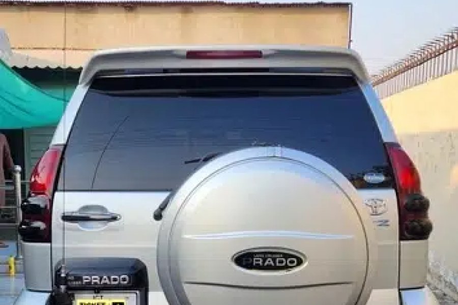 ٹویوٹا لینڈ کروزر پراڈو ٹی زیڈ کالج روڈ، لاہور