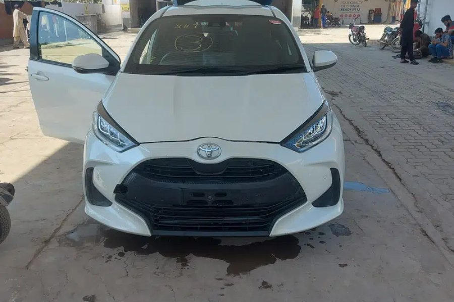 Toyota Yaris hybrid DHA Phase 6, Lahore