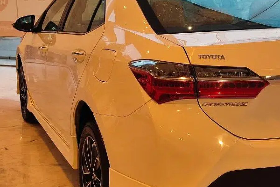 Toyota corolla Altis 1.6 auto CVT DHA Phase 1, Lahore
