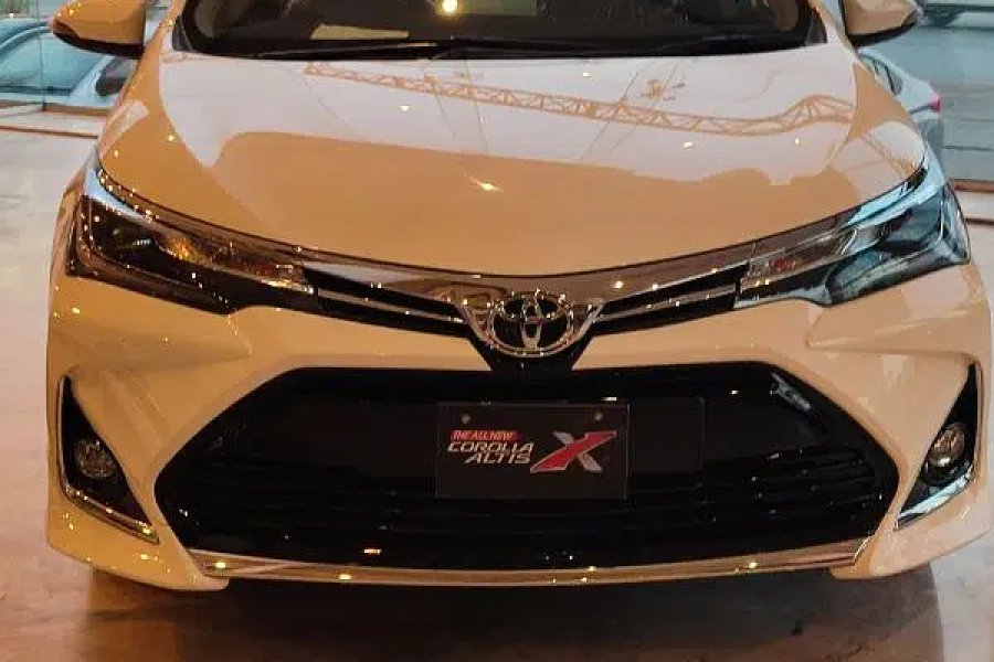 Toyota corolla Grande black interior DHA Phase 1, Lahore