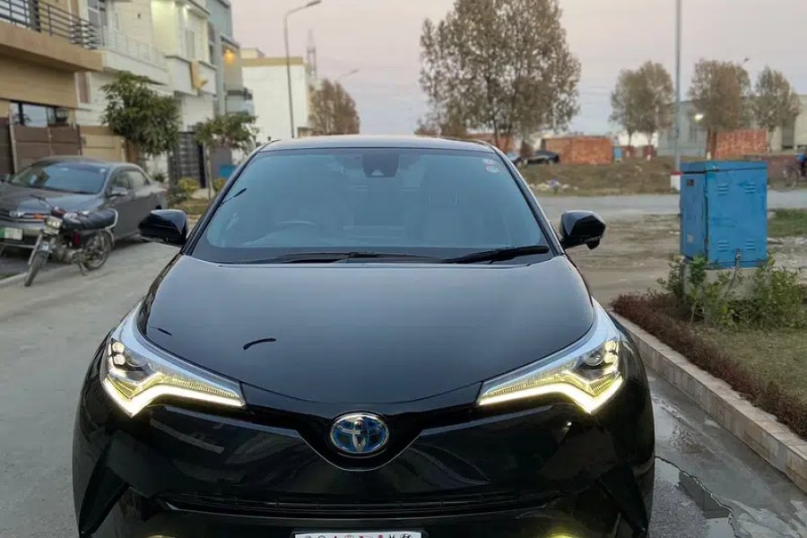 Toyota C-HR with G Package 2018/2023 Peoples Colony, Gujranwala
