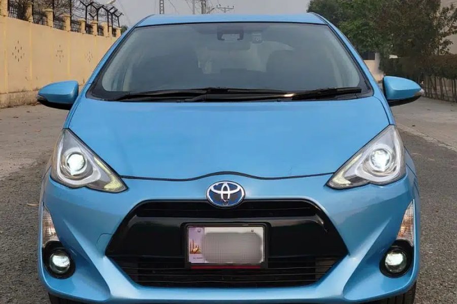 Toyota Aqua X URBAN PACKAGE 2015 Gulberg, Lahore