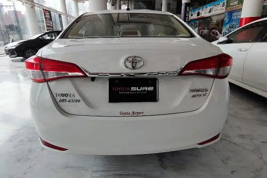 Toyota Yaris 1.5 x cvt Airport Road, Lahore