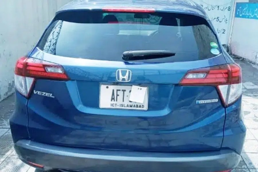 Honda Vezel X Blue. oliur for sale Khayaban-e-Quaid, Lahore