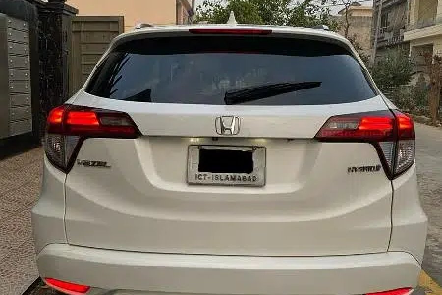 Honda Vezel Z Park View Villas, Lahore